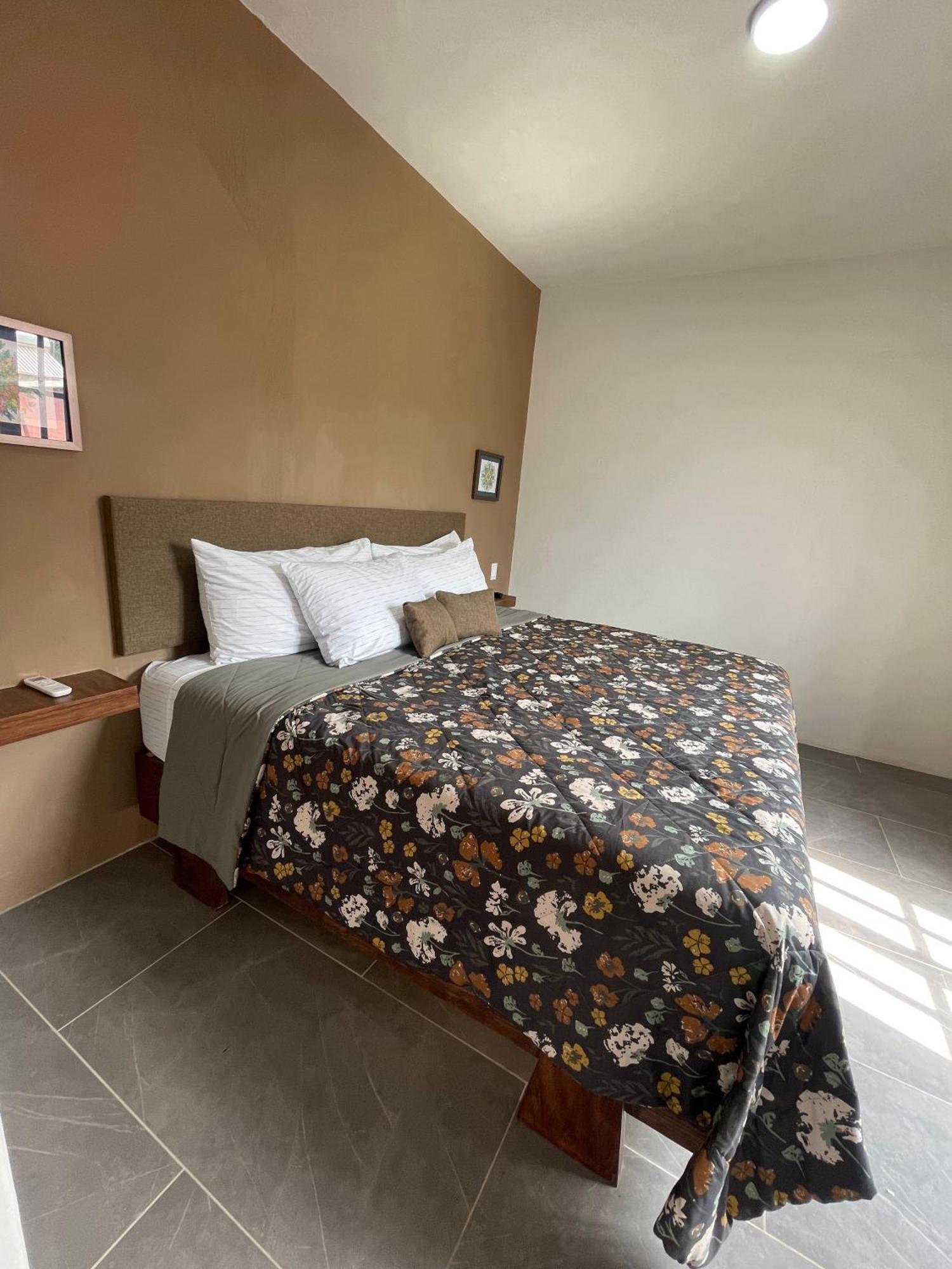 Quinta La Perla Vandrarhem Guadalajara Exteriör bild